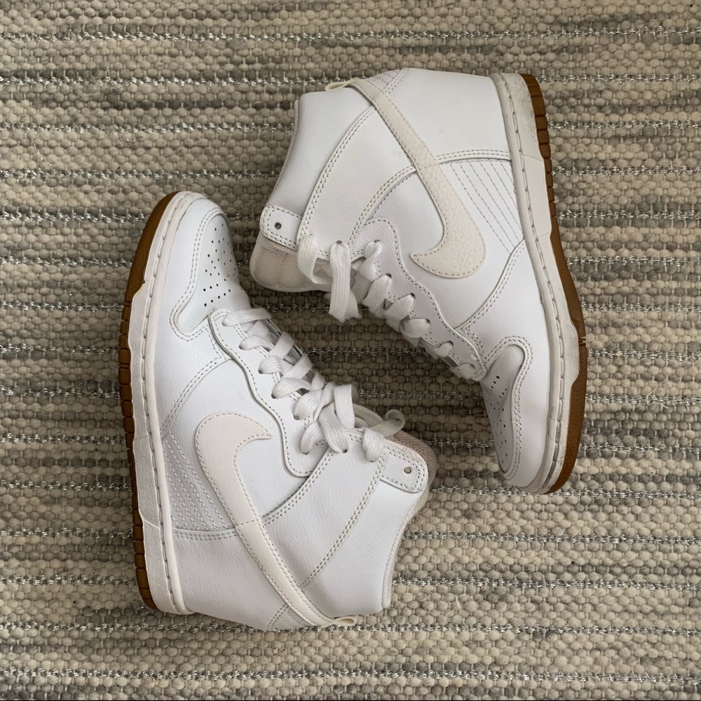 High top Nike Air Force 1- white shoes